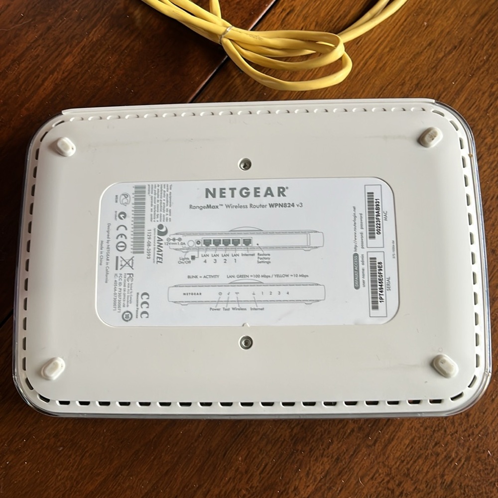 NETGEAR WPN824 RangeMax Dual-Band Wireless Router - Picture 2 of 2